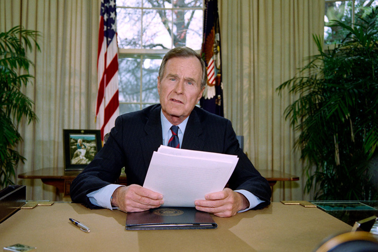 Le cercueil de George H. W.Bush transféré à Washington avant une semaine d'hommage