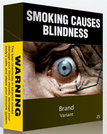 Un paquet « générique » présenté jeudi 7 avril 2011 par la ministre australienne de la santé Nicola Roxon (Source : ministère australien de la santé)