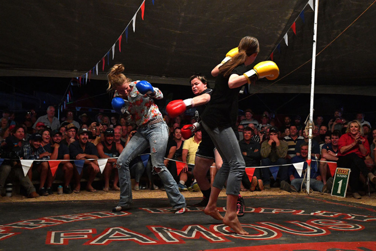 Australie: du rififi dans le désert avec les boxeurs itinérants Australie: du rififi dans le désert avec les boxeurs itinérants