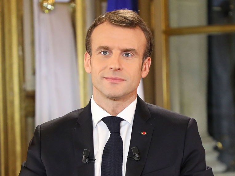 Macron tente de calmer la colère, réactions contrastées des "gilets jaunes" Macron tente de calmer la colère, réactions contrastées des "gilets jaunes"