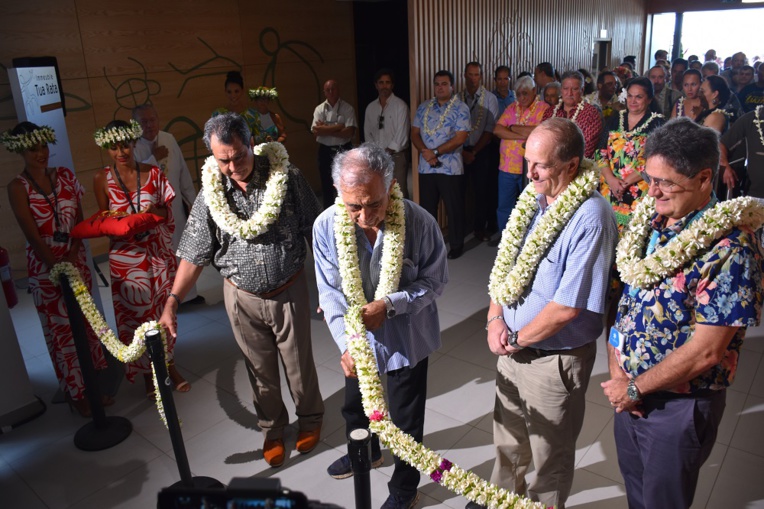 Le bâtiment a été inauguré en présence des autorités du Pays, d'Oscar Temaru maire de Faa'a, de Jean-François Martin P-dg de l'OPT, et de Michel Monvoisin P-dg d'Air Tahiti Nui.