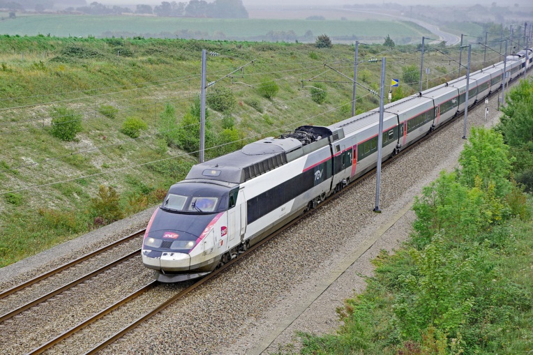 Un TGV Paris-Nice touché par une munition de chasse