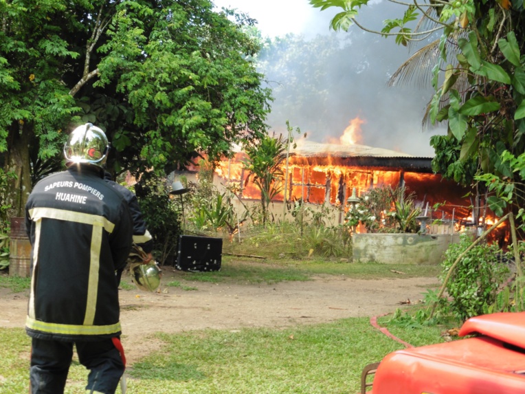 Incendie d'une maison à Huahine Incendie d'une maison à Huahine