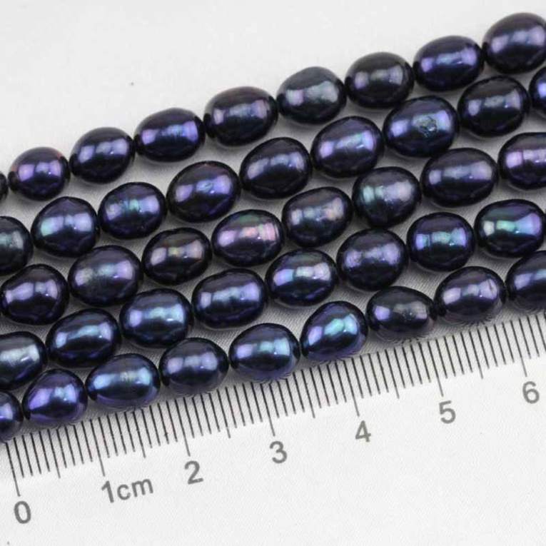 Ces perles de culture d'eau douce sont normalement blanches, mais des entrepreneurs chinois les teintent et les vendent comme des perles noires à 1300 Fcfp le collier... Cette photo date de 2015, les techniques ce sont encore améliorées aujourd'hui.