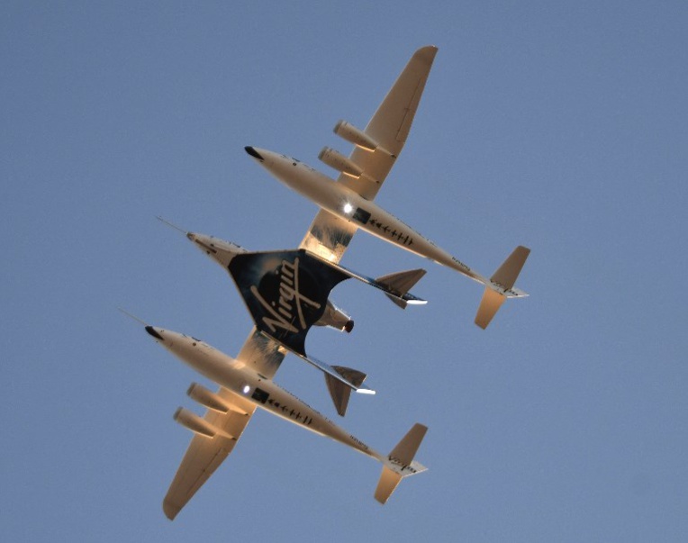 Tourisme spatial: Virgin Galactic atteint l'espace pour la première fois Tourisme spatial: Virgin Galactic atteint l'espace pour la première fois