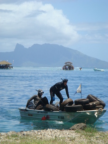 Les pêcheurs sous-marins unis pour nettoyer le lagon de Puna’auia
