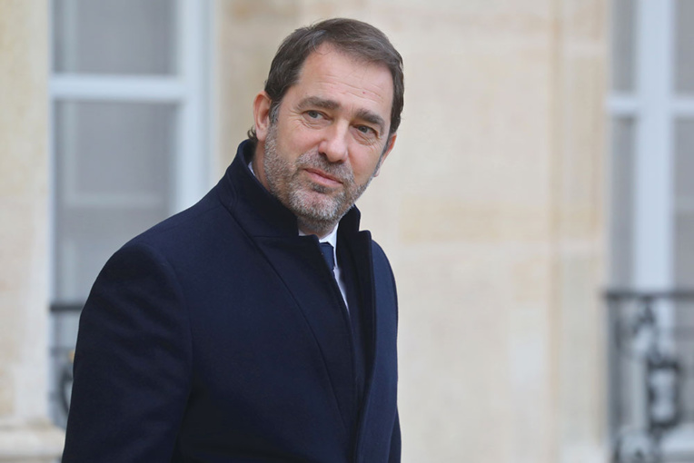 Castaner revalorise les salaires des policiers après une journée de protestation Castaner revalorise les salaires des policiers après une journée de protestation