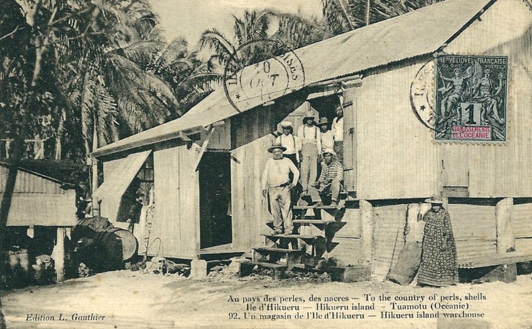 Un magasin de île de Hikueru, au pays des perles, des nacres en 1912. Photo Lucien Gauthier. Un magasin de île de Hikueru, au pays des perles, des nacres en 1912. Photo Lucien Gauthier.