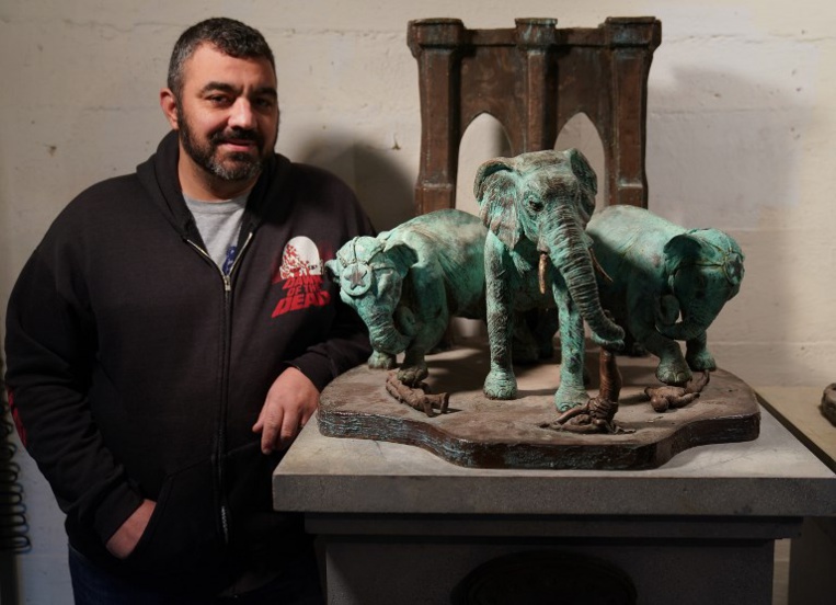 Joe Reginella, sculpteur de fausses nouvelles (inoffensives) Joe Reginella, sculpteur de fausses nouvelles (inoffensives)