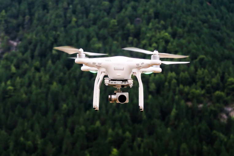 Formation et enregistrement obligatoires pour les drones de plus de 800 g