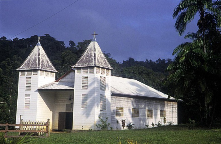 Guyane: rejet d'un recours visant la rémunération des prêtres par la collectivité