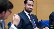La controverse entre Benalla et l'Elysée tourne au bras de fer médiatique La controverse entre Benalla et l'Elysée tourne au bras de fer médiatique