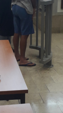 Exaspéré par les disputes de ses voisins, un homme tire en l’air avec un calibre 12 Exaspéré par les disputes de ses voisins, un homme tire en l’air avec un calibre 12