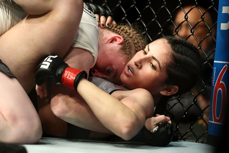 Brésil: un voleur tabassé par une championne de MMA