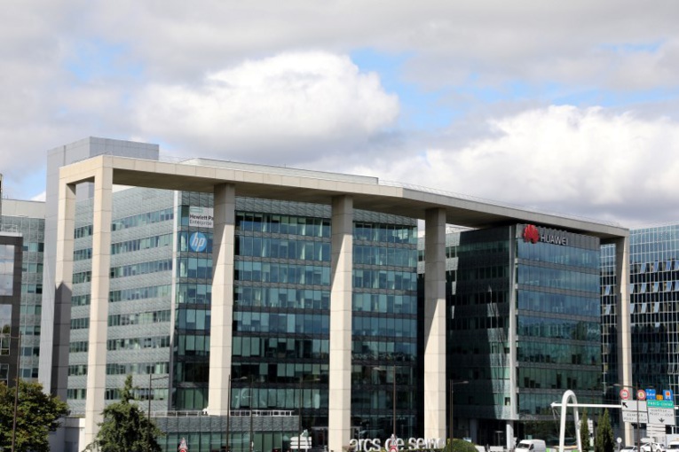 La France se dote d'un supercalculateur équivalent à 15.000 ordinateurs La France se dote d'un supercalculateur équivalent à 15.000 ordinateurs