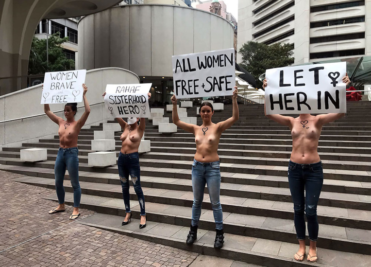 Saoudienne menacée d'expulsion par la Thaïlande: manifestantes seins nus en Australie Saoudienne menacée d'expulsion par la Thaïlande: manifestantes seins nus en Australie