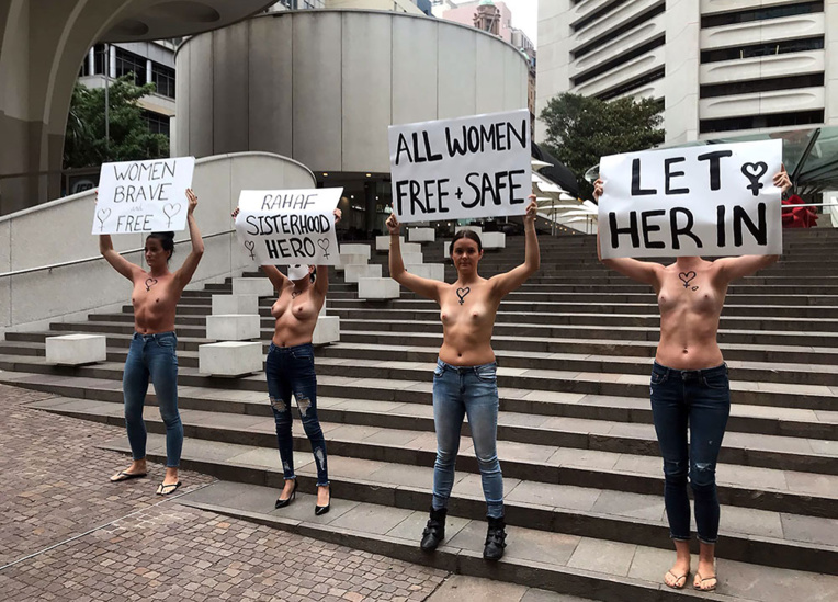 Saoudienne menacée d'expulsion par la Thaïlande: manifestantes seins nus en Australie