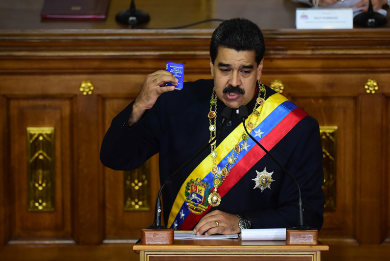 Maduro entame un deuxième mandat contesté dans un Venezuela isolé et en crise
