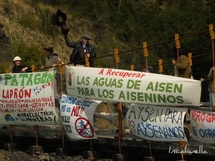 Manifestation contre le projet de barrages en Patagonie © Incahuella