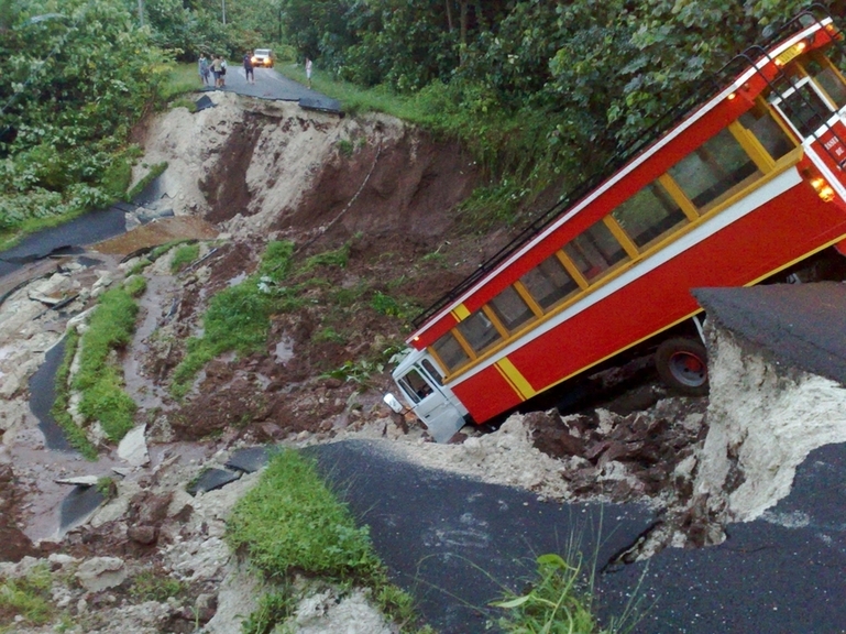 L'île de Raiatea coupée en deux suite à un glissement de terrain