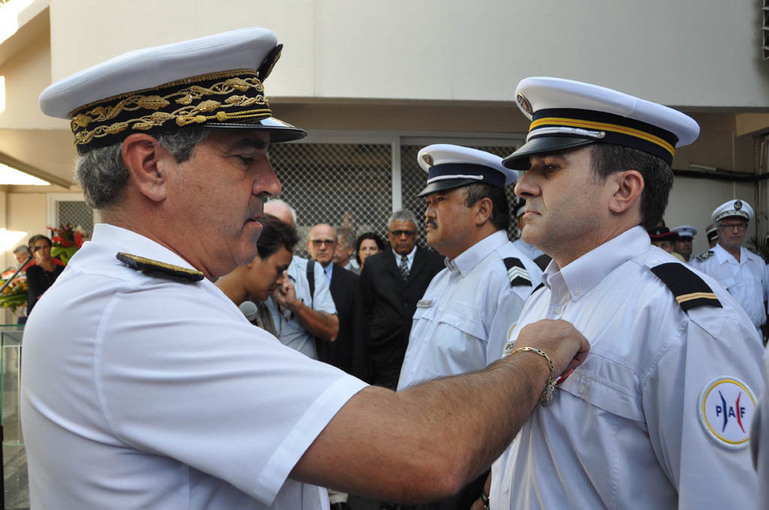 Cérémonie organisée à la mémoire des policiers morts pour la France