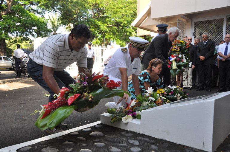 Cérémonie organisée à la mémoire des policiers morts pour la France