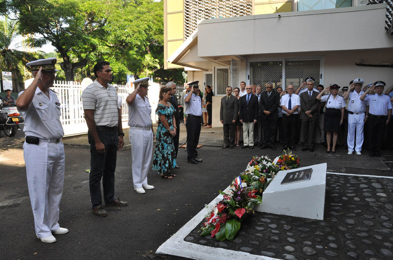 Cérémonie organisée à la mémoire des policiers morts pour la France
