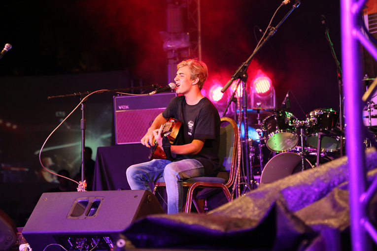 Ugo en demi-finale de l'Eurovision, compte sur le soutien polynésien