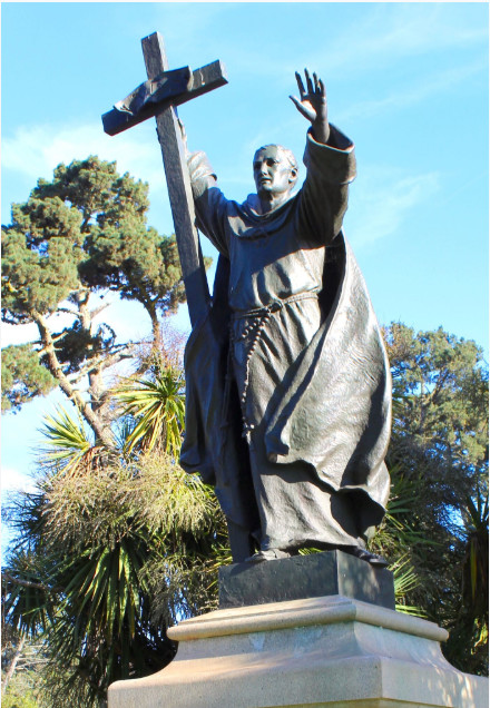 Une statue du très controversé père Junipero Serra, fondateur de nombre de missions franciscaines en Californie.