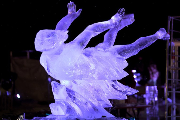 Pureté en transparence au concours de sculptures sur glace de Valloire Pureté en transparence au concours de sculptures sur glace de Valloire