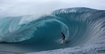 Vetea David l'une des figures du surf tahtien en action sur le spot de Teahupo'o. (WSL / Romuald Pliquet) Vetea David l'une des figures du surf tahtien en action sur le spot de Teahupo'o. (WSL / Romuald Pliquet)
