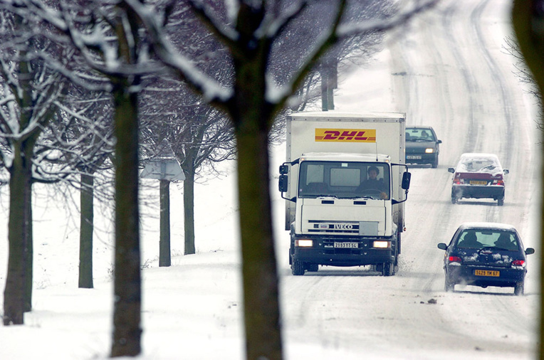 Neige: restrictions de circulation dans le nord et l'Ile-de-France Neige: restrictions de circulation dans le nord et l'Ile-de-France