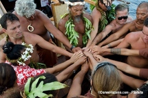 Après Fakarava, les pirogues du Tavaru 2011 en route vers les Marquises
