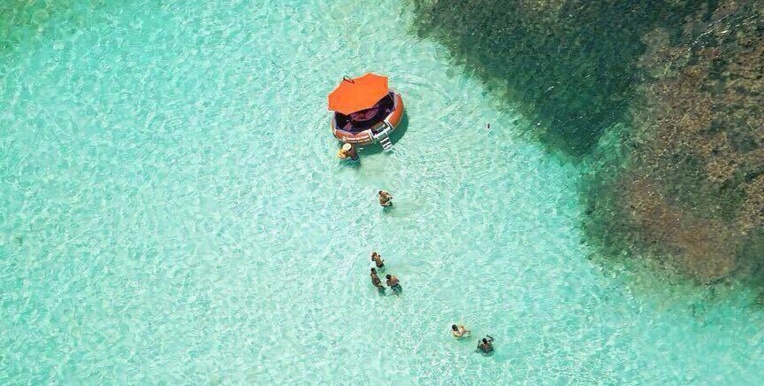 Donuts Boat : voir le lagon autrement Donuts Boat : voir le lagon autrement