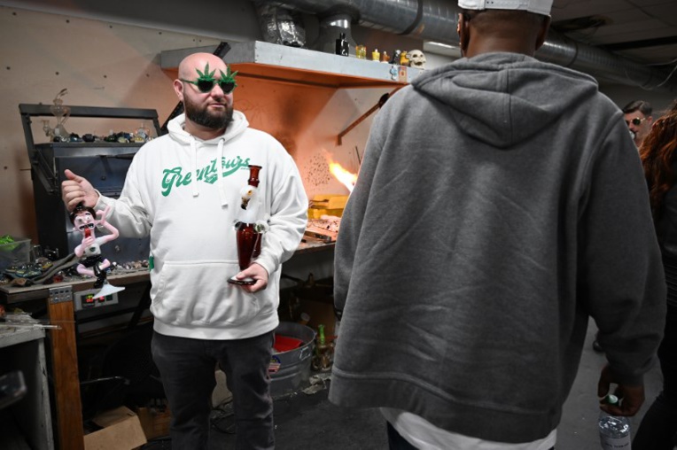 Fume avec les stars: le cannabo-tourisme tente une percée à Los Angeles Fume avec les stars: le cannabo-tourisme tente une percée à Los Angeles