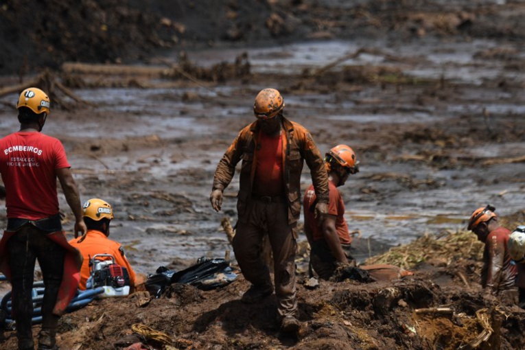 Brésil: la boue de Brumadinho commence à rendre les corps Brésil: la boue de Brumadinho commence à rendre les corps