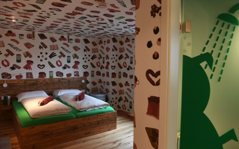 Au pays de la charcuterie, la saucisse a désormais son hôtel