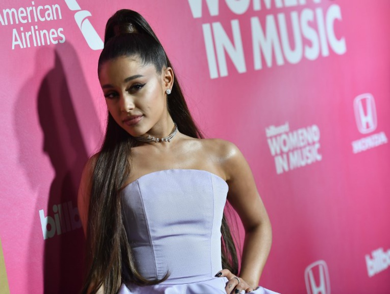 Ariana Grande épinglée pour un tatouage en caractères japonais, avec une faute Ariana Grande épinglée pour un tatouage en caractères japonais, avec une faute