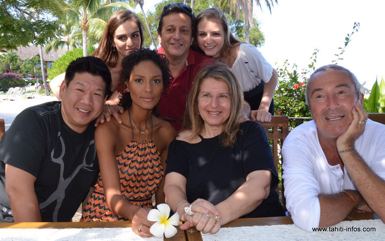 Le staff Marylin Agency (Marylin Gauthier est assise à côté d'Emanuela)