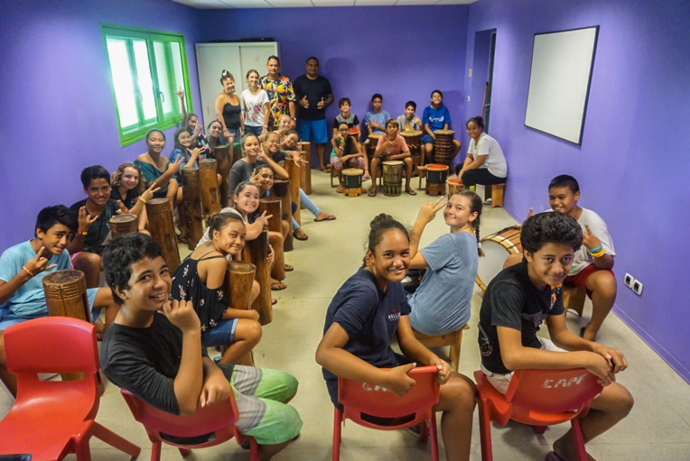 Des collégiens de Moorea initiés aux arts traditionnels Des collégiens de Moorea initiés aux arts traditionnels