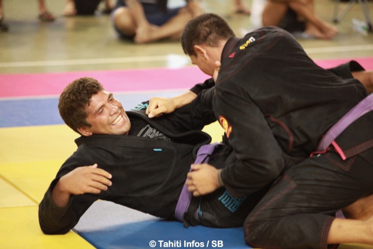 Henri Burns est tombé en finale contre un de ses meilleurs amis Henri Burns est tombé en finale contre un de ses meilleurs amis