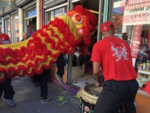 Les lions ont dansé pour l'ouverture de l'année du Cochon de terre Les lions ont dansé pour l'ouverture de l'année du Cochon de terre