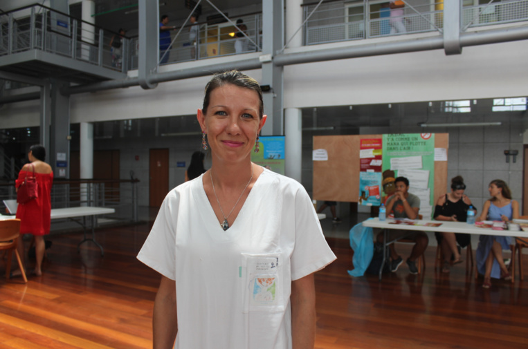 Claire Yvon a signé le contrat de participation au défi "Un moi(s) sans tabac". Claire Yvon a signé le contrat de participation au défi "Un moi(s) sans tabac".