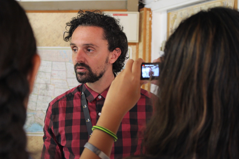 Nyko PK16, interviewé par des scolaires lors de son atelier.