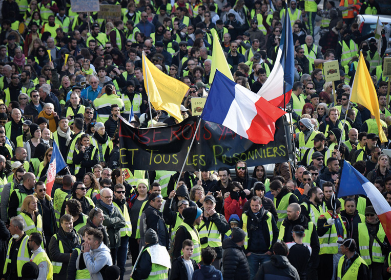 France: Une mobilisation persistante et en recul des "gilets jaunes" pour l'acte 13