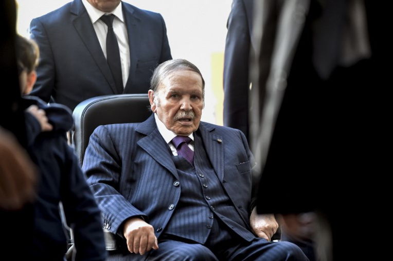 Algérie: Bouteflika candidat, les jeux sont faits, constatent les médias