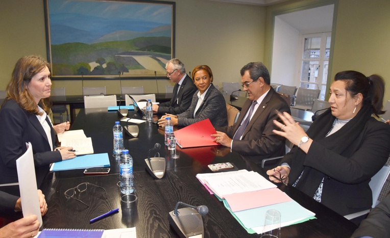 Modification du statut : Edouard Fritch poursuit ses rencontres Modification du statut : Edouard Fritch poursuit ses rencontres