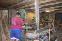 Kevin Holozet, fabriquant de rame de va'a : " La demande explose à l'international " Kevin Holozet, fabriquant de rame de va'a : " La demande explose à l'international "