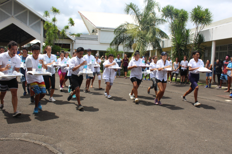 Le but de la course est de renverser le moins d'eau possible ! Le but de la course est de renverser le moins d'eau possible !