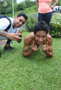 Record à battre : Tehuiarii a tenu 10 minutes à l'atelier gainage.